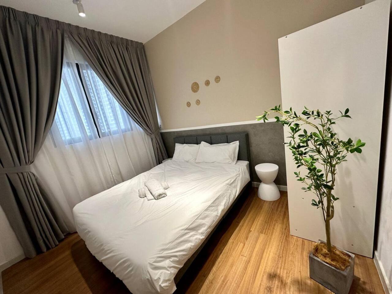 3bedroom Near Velocity Mrt Station By Homeizing Pangsapuri *
